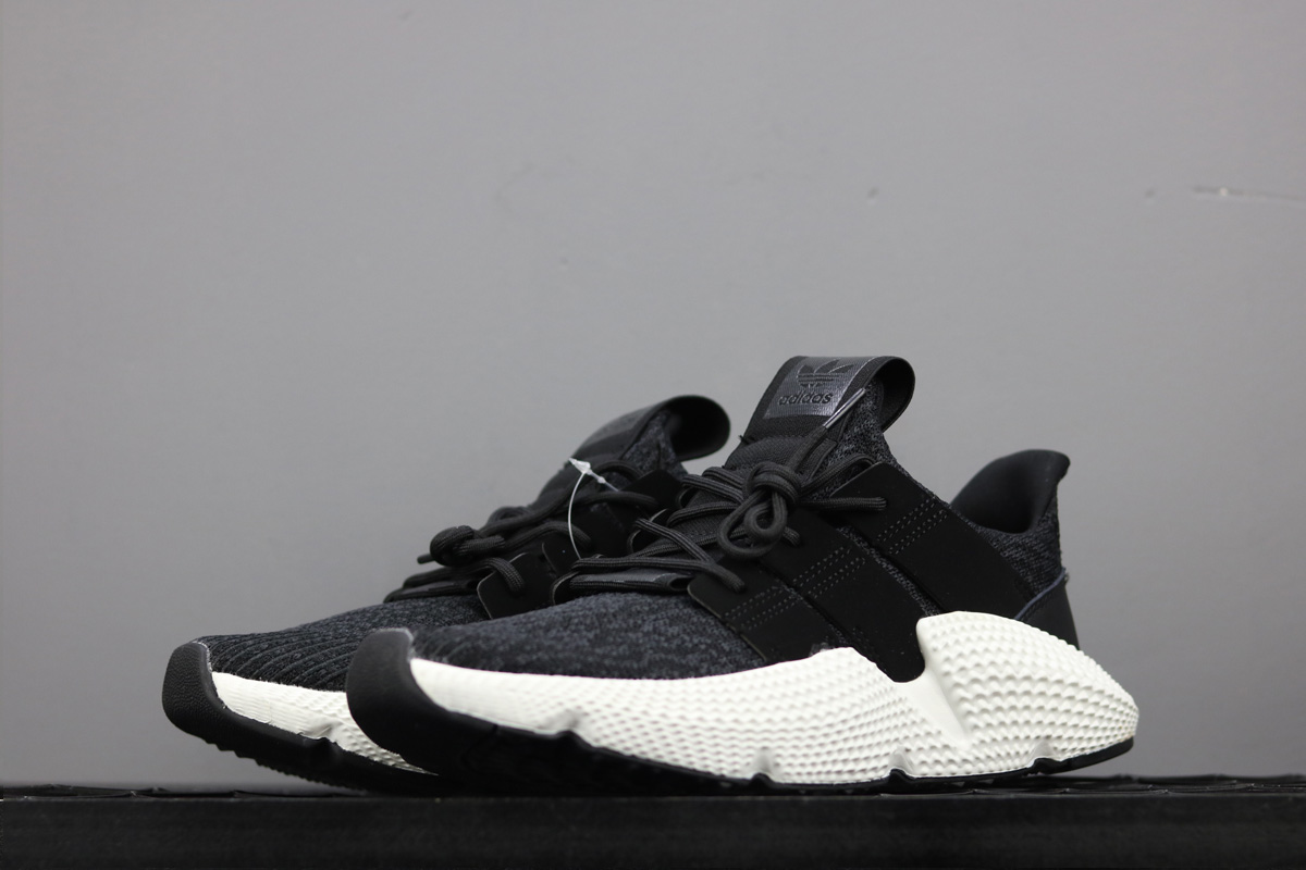 prophere black and white