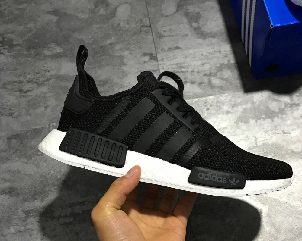 black and white nmd r1