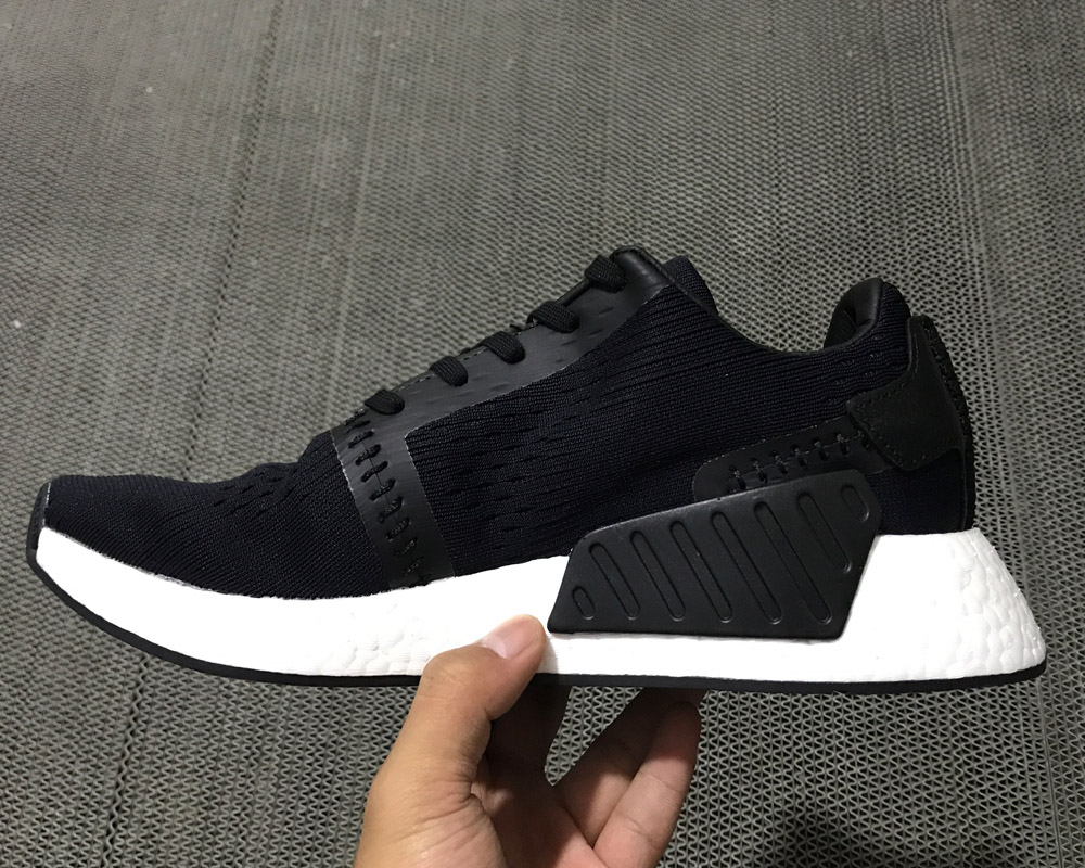 black and white nmd r2