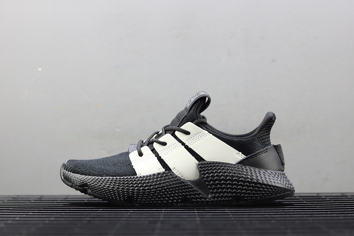 prophere black and white