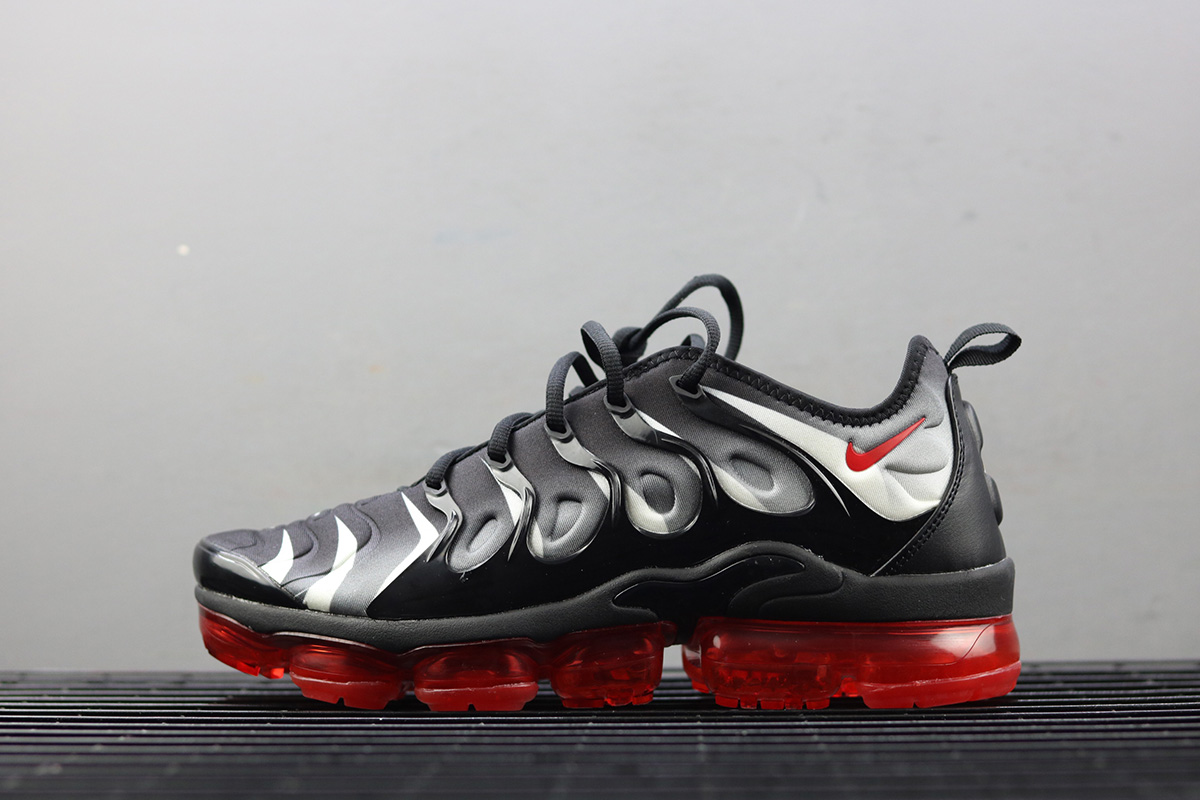 nike vapormax plus grey and red