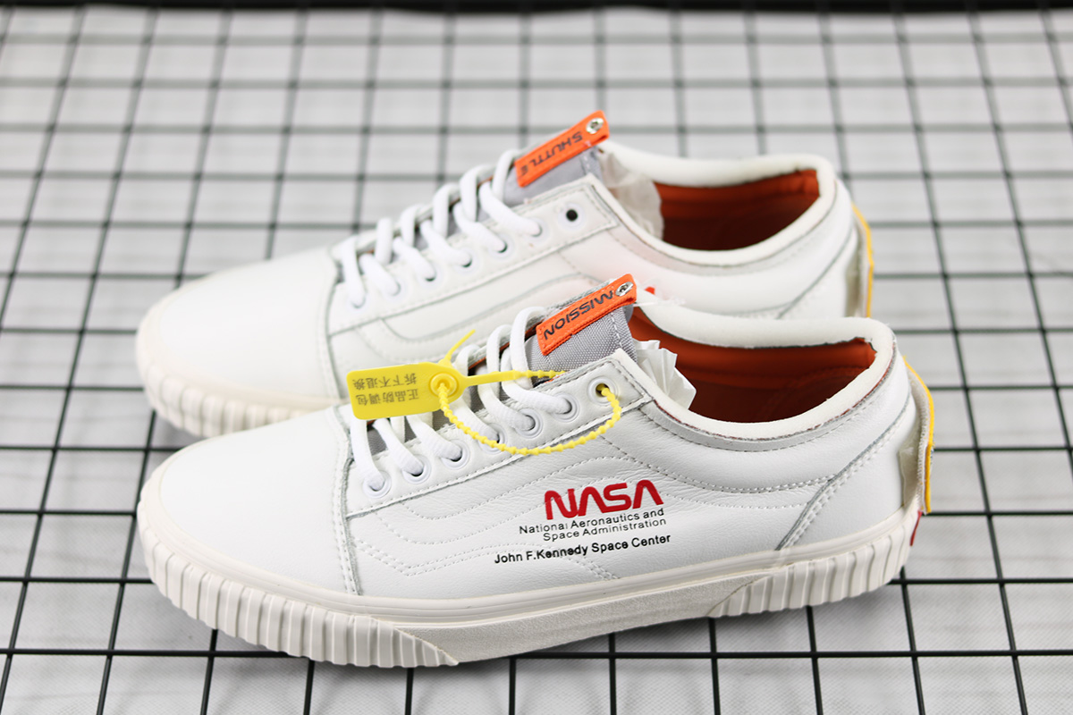 space voyager white