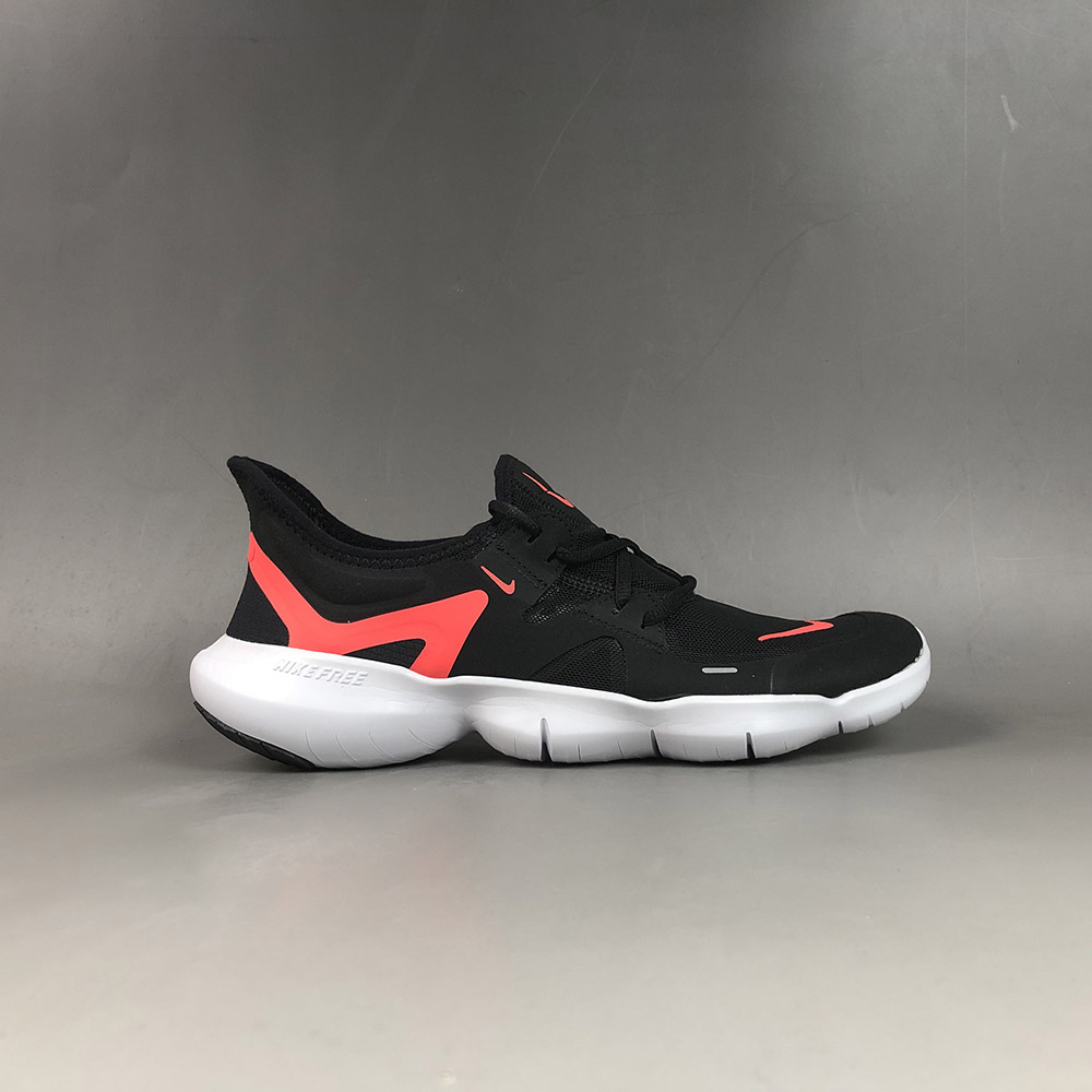 black and red nike running shoes