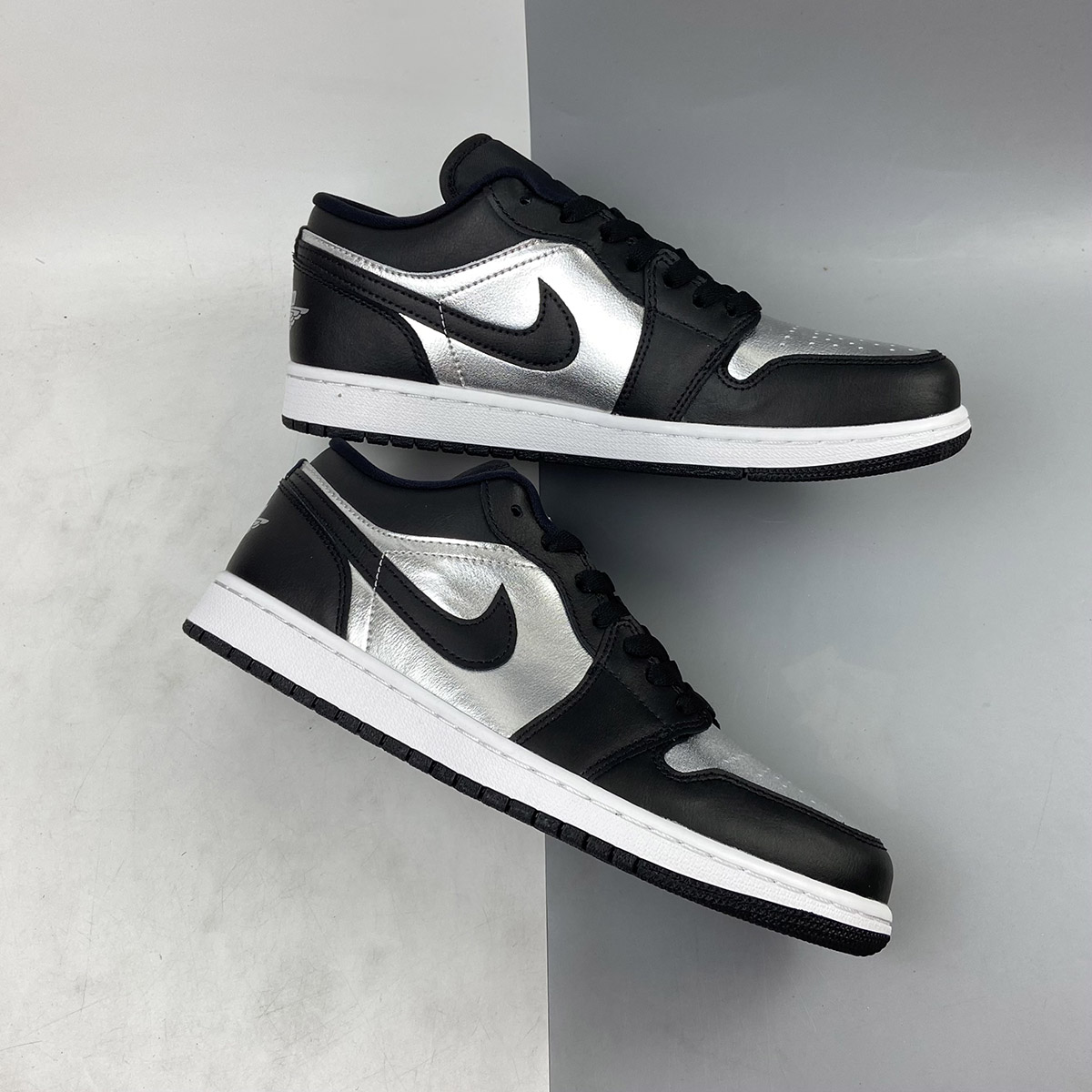 Air Jordan 1 Low ‘Silver Toe’ Black/Metallic Silver-White For Sale ...