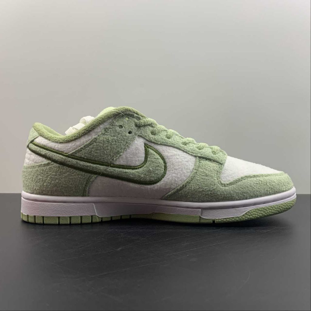 honeydew dunks low